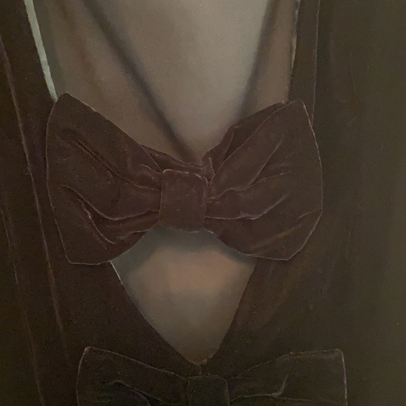 MAGGY LONDON Sweet Bow Back Velvet Dress - Picture 7 of 10